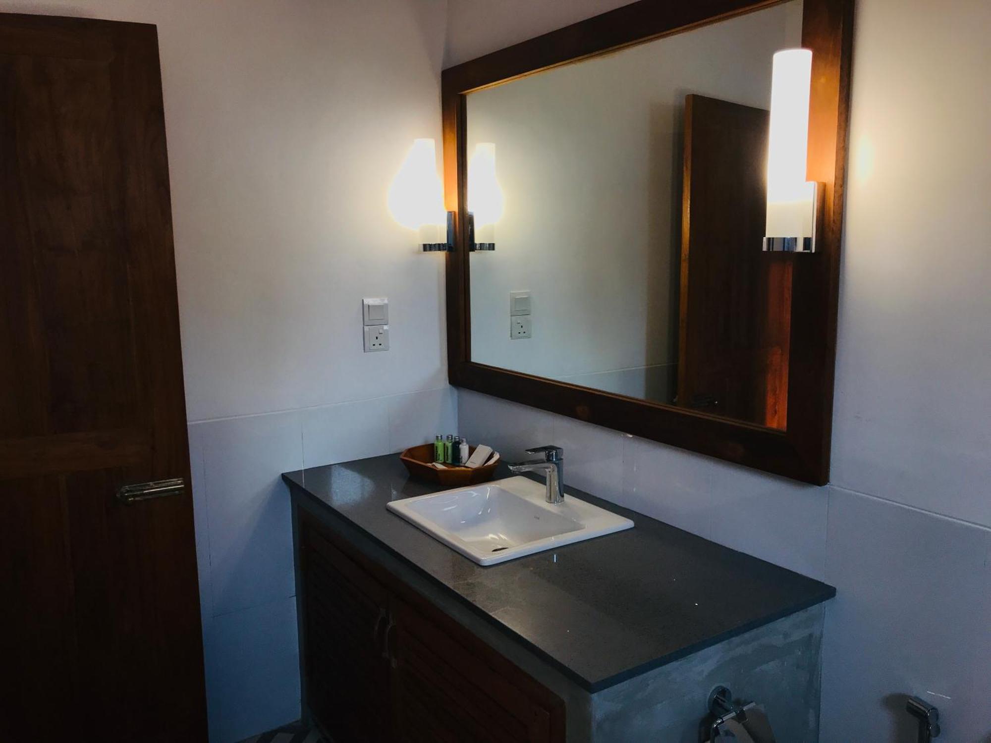 Tea Library Bed and Breakfast Hikkaduwa Εξωτερικό φωτογραφία